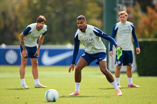 Chivu: “Diouf? Avrà le sue chance. Si sta lasciando andare. In lui vedo…”- immagine 2