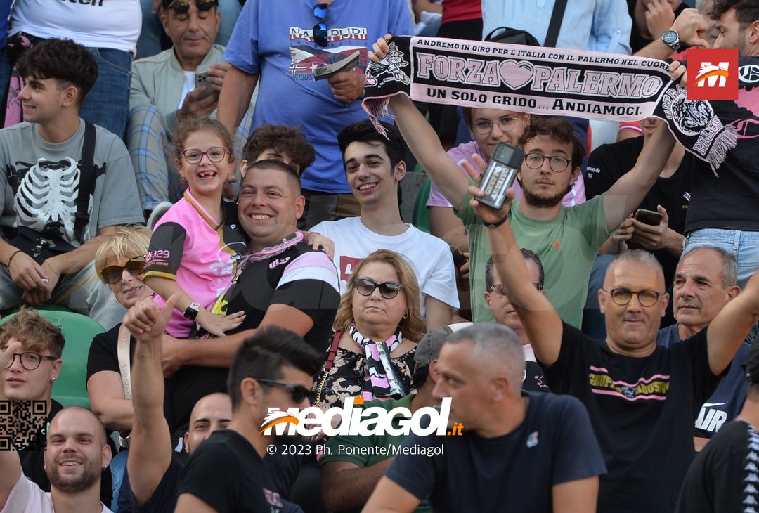 FOTOTIFO Palermo-Lecco, gli scatti ai tifosi al “Renzo Barbera” (GALLERY) - immagine 15