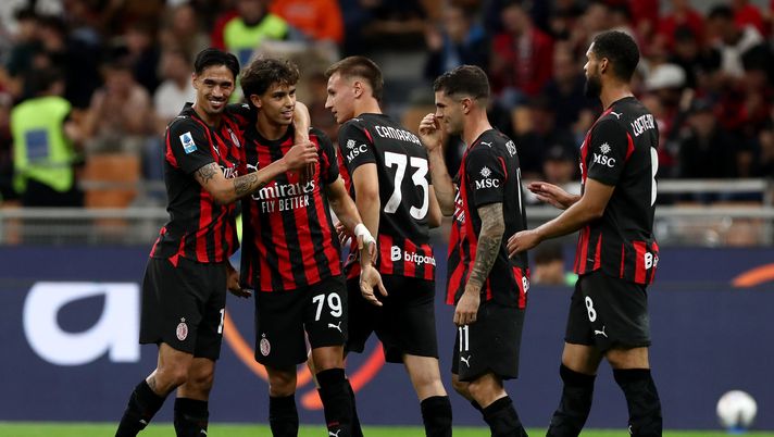 MILAN, ITALY - MAY 24: Joao Felix of AC Milan celebrates scoring his team's second goal with team mates Tijjani Reijnders, Francesco Camarda, Christian Pulisic and Ruben Loftus-Cheek during the Serie A match between AC Milan and Monza at Stadio Giuseppe Meazza on May 24, 2025 in Milan, Italy. (Photo by Marco Luzzani/Getty Images) milan-monza-pagelle-voti-top-flop-serie-a-fantacalcio-news
