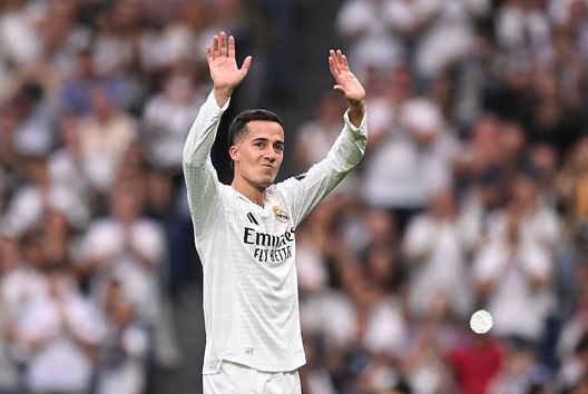 Madrid, Spagna - 24 maggio 2025: Lucas Vazquez saluta il pubblico del Sant. (Photo by Denis Doyle/Getty Images) Real Madrid Lucas Vazquez
