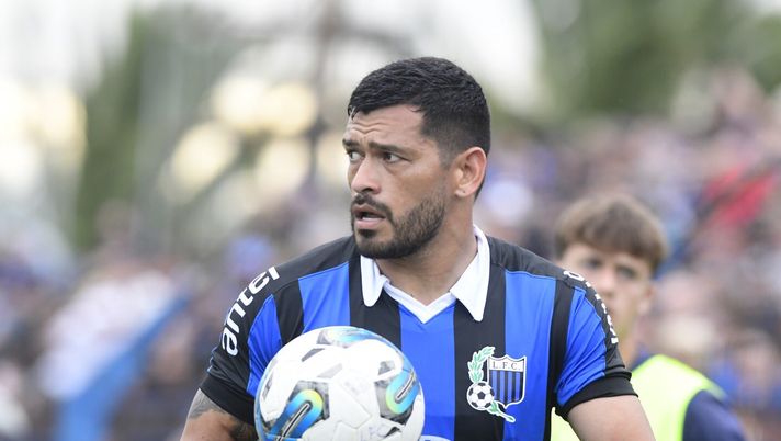 Uruguay, giocatore fuori rosa per aver sedotto la moglie di un compagno - immagine 1