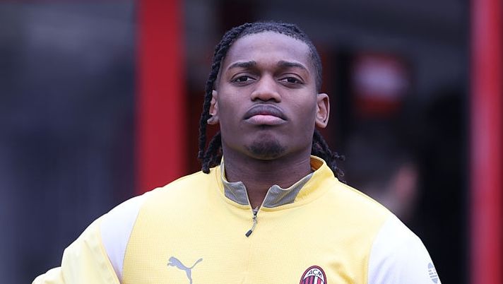 CAIRATE, ITALY - JANUARY 31: Rafael Leao of AC Milan looks on during AC Milan training session at Milanello on January 31, 2026 in Cairate, Italy. (Photo by Claudio Villa/AC Milan via Getty Images) Le probabili formazioni di Bologna e Milan: Rowe, Castro, Pavlovic, Nkunku, Fofana e occhio a Leao - immagine 1