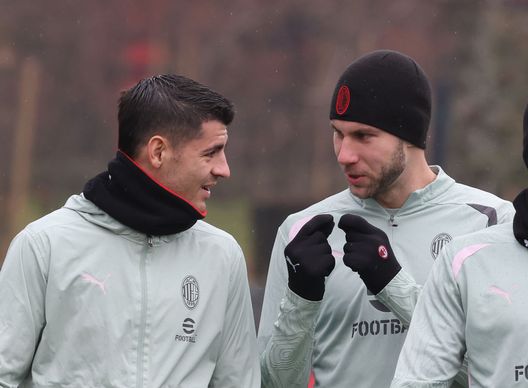 Morata e Strahinja Pavlovic a Milanello oggi prima di Milan-Stella Rossa (Foto di Claudio Villa/AC Milan via Getty Images) Morata-Milan