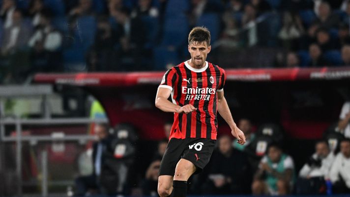 ROME, ITALY - MAY 14: Matteo Gabbia of AC Milan in action during the Coppa Italia Final match between AC Milan and Bologna at Stadio Olimpico on May 14, 2025 in Rome, Italy. (Photo by Silvia Lore/AC Milan via Getty Images)  milan-bologna-interviste-gabbia-mediaset-finale-olimpico-diretta-live-risultato-coppa-italia