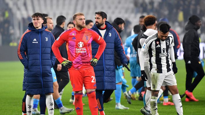 TURIN, ITALY - DECEMBER 14: Michele Di Gregorio of Juventus looks on at the end of the Serie A match between Juventus and Venezia at Allianz Stadium on December 14, 2024 in Turin, Italy. (Photo by Valerio Pennicino/Getty Images) FOTO Serie A, la classifica: Atalanta, Napoli e Inter in tre punti. La Juve… - immagine 1