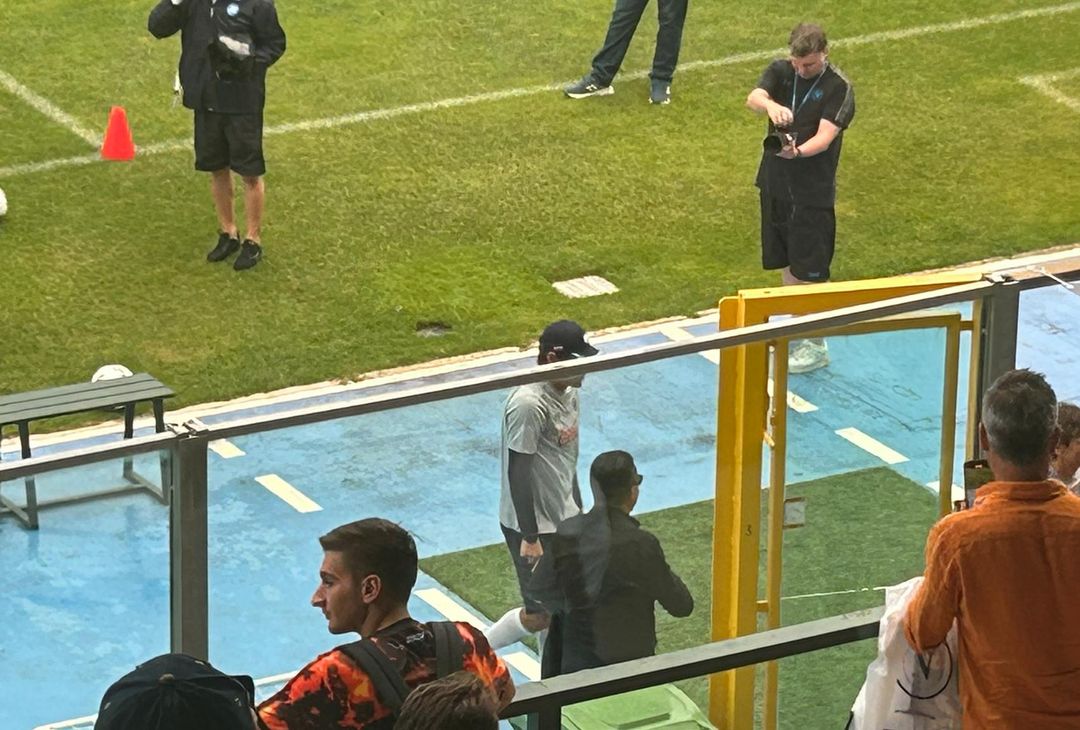 GALLERY Conte lascia il campo tra gli applausi dei tifosi presenti a Castel di Sangro - immagine 3