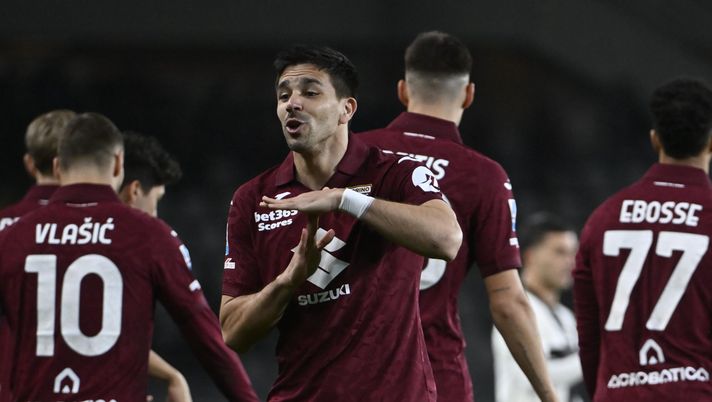 TURIN, ITALY - MARCH 13: Giovanni Simeone of Torino FC celebrates a goal during the Serie A match between Torino FC and Parma Calcio 1913 at Stadio Olimpico Grande Torino on March 13, 2026 in Turin, Italy. (Photo by Stefano Guidi - Torino FC/Torino FC 1906 via Getty Images) Torino-Parma 4-1, il tabellino: i minuti dei due gol in 60′ nella ripresa - immagine 1