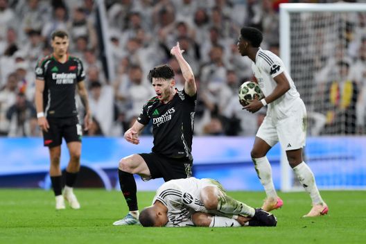 Arsenal e PSG, due super squadre. Ecco la top 11- immagine 3