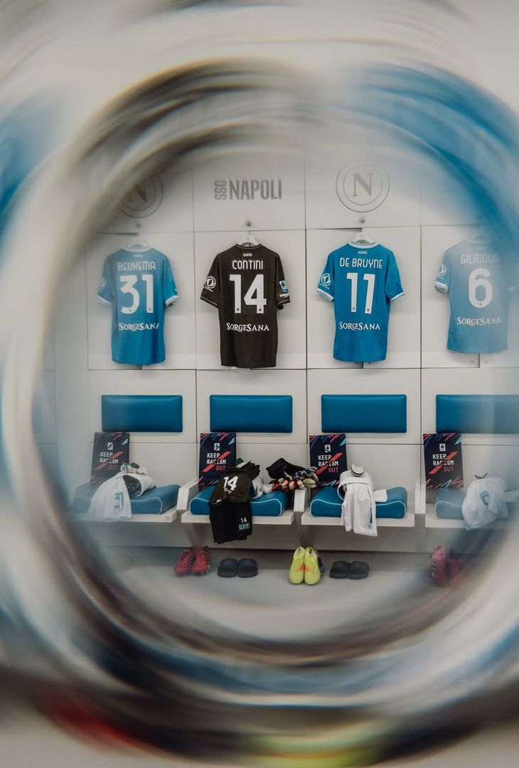 Napoli-Lecce, tutto pronto nello spogliatoio azzurro: la scelta sulla maglia – GALLERY - immagine 3