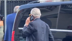 De Laurentiis arriva a Palazzo Petrucci, ecco da chi è accompagnato