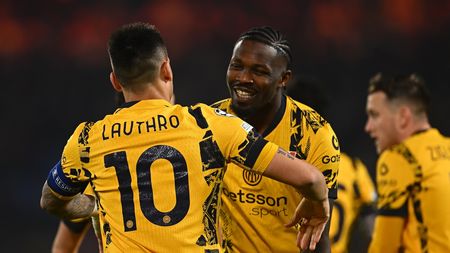 ROTTERDAM, NETHERLANDS - MARCH 05: Lautaro Martinez of FC Internazionale celebrates with Marcus Thuram after scoring the goal during the UEFA Champions League 2024/25 UEFA Champions League 2024/25 Round of 16 first leg match between Feyenoord and FC Internazionale Milano at De Kuip on March 05, 2025 in Rotterdam, Netherlands. (Photo by Mattia Ozbot - Inter/Inter via Getty Images)