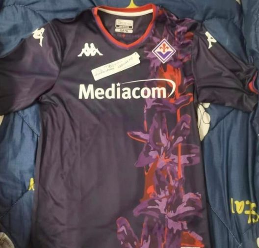 FOTO – Fiorentina, spoilerata la terza maglia? Ancora uno stile floreale- immagine 2