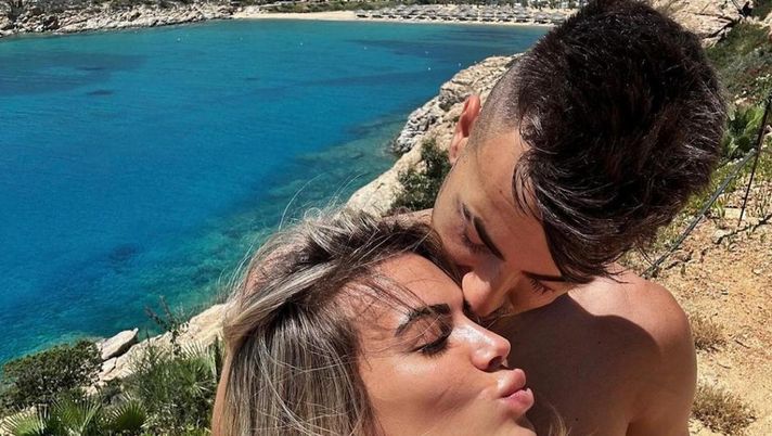 Ludovica Pagani insieme a El Shaarawy in Grecia: “Parlami della vacanza perfetta”  Ludovica Pagani insieme a El Shaarawy in Grecia: “Parlami della vacanza perfetta” - immagine 1