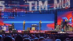 Carlo Conti scherza: “La Fiorentina ha perso, ora arriva Masini e canta ‘Disperato’!”