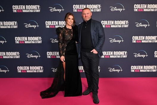 Lady Rooney ha scritto un libro: “Wayne non l’ha voluto leggere. Matrimonio? Voglio spiegare…” Lady Rooney ha scritto un libro: “Wayne non l’ha voluto leggere. Matrimonio? Voglio spiegare…” - immagine 1