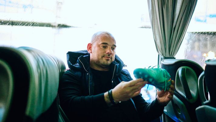 FA Cup, Sneijder: “Spero che lo United perda 5-0 il derby in finale col City” - immagine 1