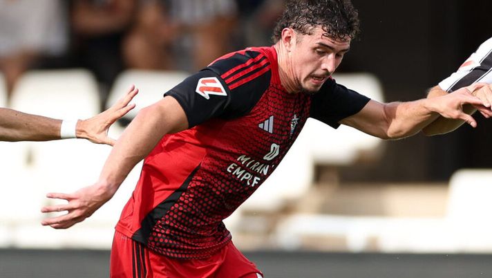 CARTAGENA, SPAIN - JUNE 01: Joaquin Panichelli of CD Mirandes is put under pressure by Julian Delmas and Martin Aguirregabiria of FC Cartagena during LaLiga Hypermotion match between FC Cartagena and CD Mirandes at Municipal Cartagonova on June 01, 2025 in Cartagena, Spain. (Photo by Florencia Tan Jun/Getty Images) Joaquin Panichelli