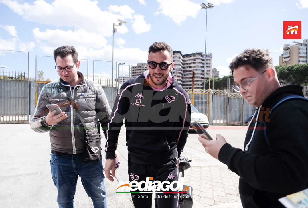 FOTO Venezia-Palermo, i Rosanero in partenza dal “Renzo Barbera” (GALLERY) - immagine 3