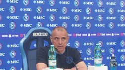 Calzona in conferenza: “Oggi grande prestazione. Il ritiro ci è servito. Su Kvara…”