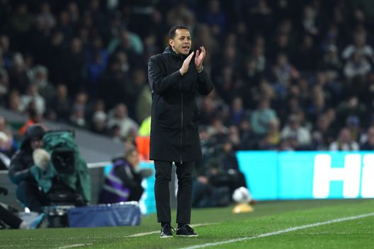 LEEDS, INGHILTERRA - 1 APRILE: Liam Rosenior, allenatore dell’Hull City, reagisce durante la partita di Sky Bet Championship tra Leeds United e Hull City all’ Elland Road il 1° aprile 2024 a Leeds, Inghilterra. (Foto di Ed Sykes/Getty Images) Ligue1, Strasburgo-Marsiglia: diretta tv e streaming LIVE del match- immagine 2