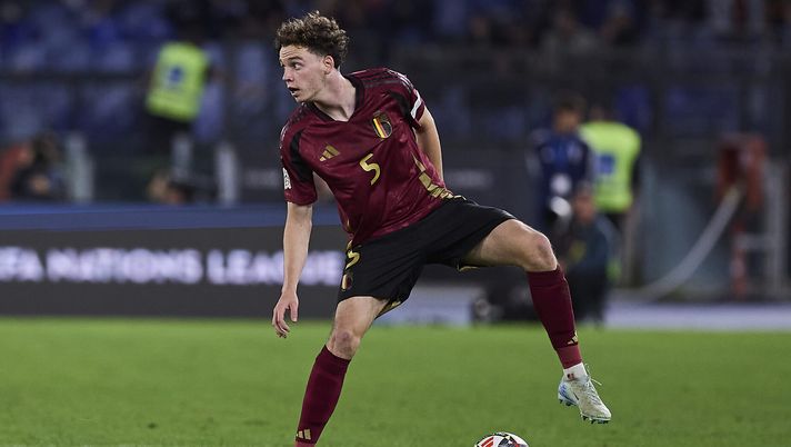 ROME, ITALY - OCTOBER 10: Maxim De Cuyper of Belgium in action during the UEFA Nations League 2024/25 League A Group A2 match between Italy and Belgium at Stadio Olimpico on October 10, 2024 in Rome, Italy. (Photo by Emmanuele Ciancaglini/Getty Images) De Cuyper per il dopo Angeliño. Come vice Dovbyk spunta Bonny - immagine 1