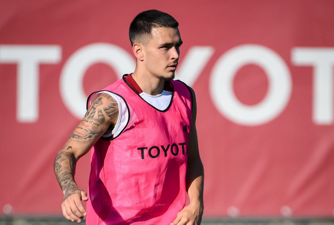 Trigoria, la firma e il primo allenamento di Enzo Le Fée con la Roma – FOTO GALLERY - immagine 24