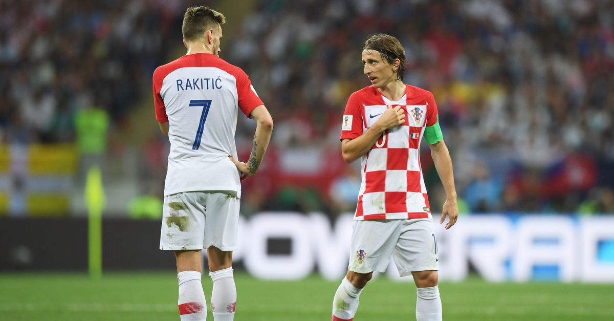 Rakitic e il messaggio ai tifosi del Milan su Modric: “Non sanno quanto sono fortunati” Rakitic e il messaggio ai tifosi del Milan su Modric: “Non sanno quanto sono fortunati”