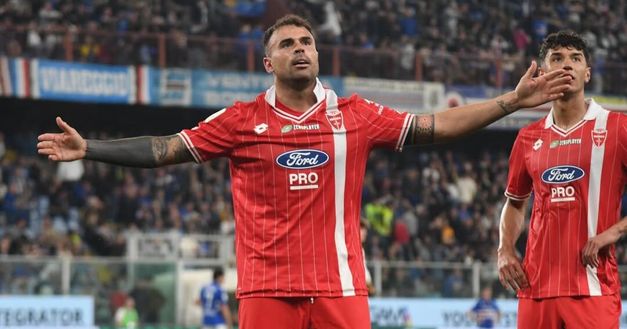 Andrea Petagna impegnato a rappresentare il Monza ai play-off di Serie B (stagione 2025/26)