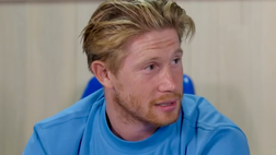 “Chi passa più tempo davanti allo specchio?”. La reazione divertita di De Bruyne