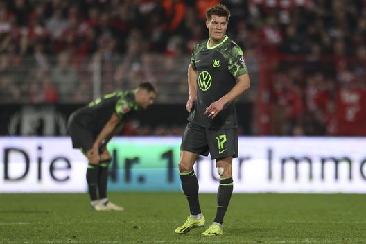 Wolfsburg, Behrens non firma maglia della comunità Lgbtqi+. Poi si scusa…- immagine 2