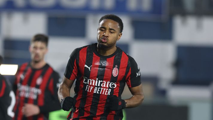 COMO, ITALY - JANUARY 15: Christopher Nkunku of AC Milan celebrates after scoring the goal during the Serie A match between Como 1907 and AC Milan at Giuseppe Sinigaglia Stadium on January 15, 2026 in Como, Italy. (Photo by Claudio Villa/AC Milan via Getty Images) Mercato Roma, sondaggi per Nkunku in uscita dal Milan - immagine 1