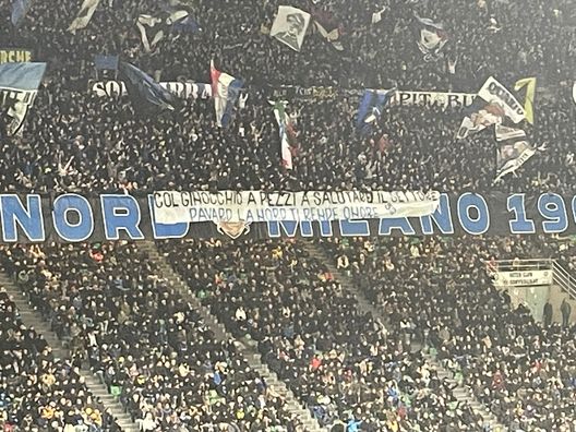 Inter frosinone striscione Pavard