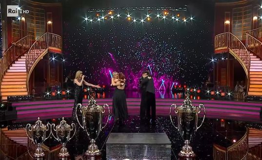 Delogu-Perotti vincono la 20esima edizione di Ballando con le Stelle- immagine 2