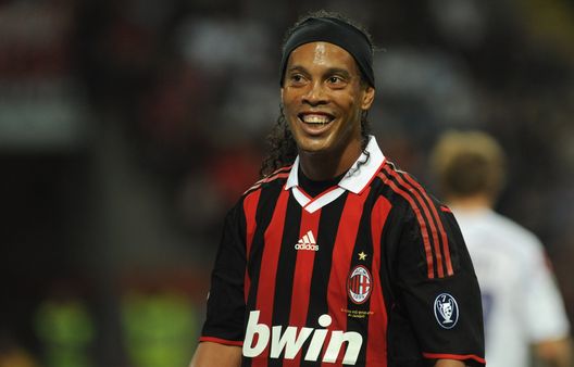 Ronaldinho al Milan: quando il sogno dei tifosi rossoneri diventò realtà- immagine 4