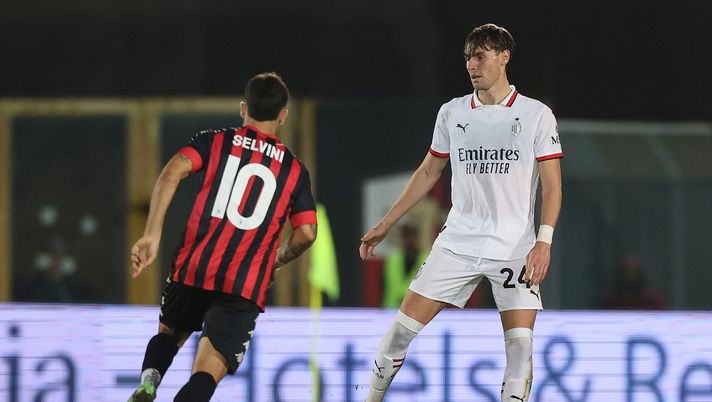 Gabriele Minotti (difensore rossonero) qui durante Lucchese-Milan Futuro di Serie C (Getty Images) Gabriele Minotti Lucchese v Milan Futuro Serie C 2024-25
