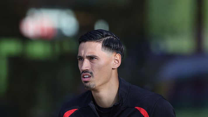 CAIRATE, ITALY - NOVEMBER 07: Tijjani Reijnders of AC Milan looks on during AC Milan training session at Milanello on November 07, 2024 in Cairate, Italy. (Photo by Claudio Villa/AC Milan via Getty Images)  Reijnders Moncada