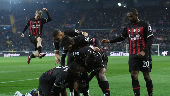 Giocatori del Milan esultano al gol di Ibrahimovic nel match contro l'Udinese (getty images)
