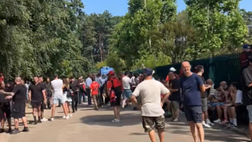 VIDEO – Milan, il raduno: ecco i tifosi a Milanello | PM NEWS
