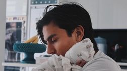 Dybala e lo scatto tenero con la figlia Gia in braccio: “Amore di papà” – FOTO