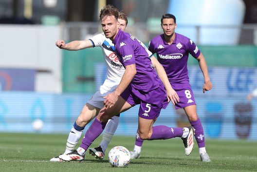 FLORENCE, ITALY - MARCH 30: Marin Pongracic of ACF Fiorentina in action during the Serie A match between Fiorentina and Atalanta at Stadio Artemio Franchi on March 30, 2025 in Florence, Italy. (Photo by Gabriele Maltinti/Getty Images) Quando la certezza è in difesa: Pongracic, Marì e Ranieri il muro viola- immagine 2