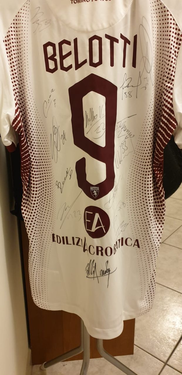Torino e Ali Demi insieme per aiutare i terremotati in Albania: all’asta una maglia autografata da Belotti e compagni- immagine 3