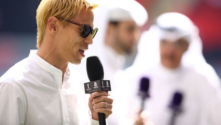 DOHA, QATAR - NOVEMBER 27: Keisuke Honda speaks during an interview prior to the FIFA World Cup Qatar 2022 Group E match between Japan and Costa Rica at Ahmad Bin Ali Stadium on November 27, 2022 in Doha, Qatar. (Photo by Robert Cianflone/Getty Images) Keisuke Honda tornerà in campo: l’ex Milan giocherà in Singapore allo Jurong FC - immagine 1