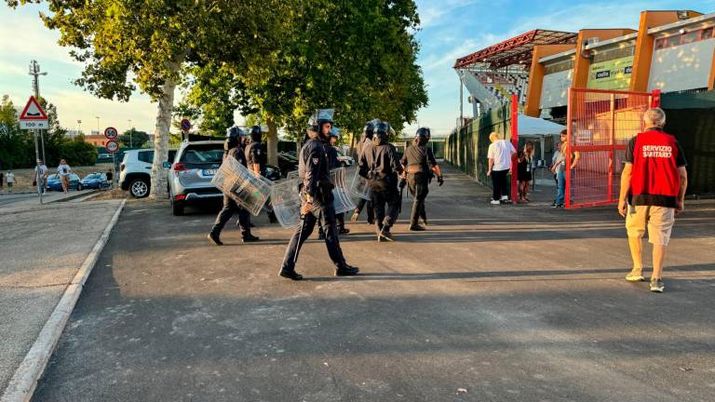 Scontri Cesena-Padova, contuso un tifoso biancoscudato. Daspo in arrivo - immagine 1