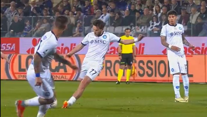 VIDEO Serie A, la pennellata di Kvara contro la Fiorentina è il gol del mese - immagine 1