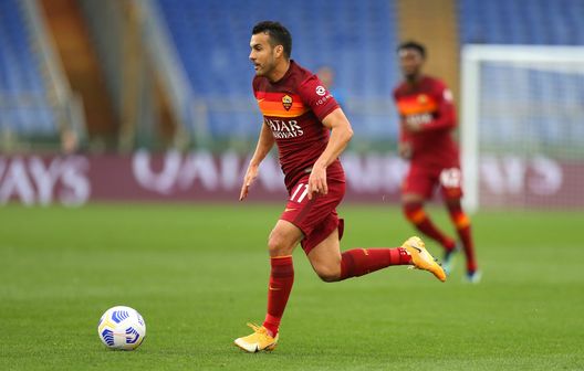 ROME, ITALY - APRIL 11: Pedro of A.S Roma runs with the ball during the Serie A match between AS Roma and Bologna FC at Stadio Olimpico on April 11, 2021 in Rome, Italy. Sporting stadiums around Italy remain under strict restrictions due to the Coronavirus Pandemic as Government social distancing laws prohibit fans inside venues resulting in games being played behind closed doors. (Photo by Paolo Bruno/Getty Images) Roma, qualità e velocità in attacco: Borja Mayoral il pericolo numero uno- immagine 2