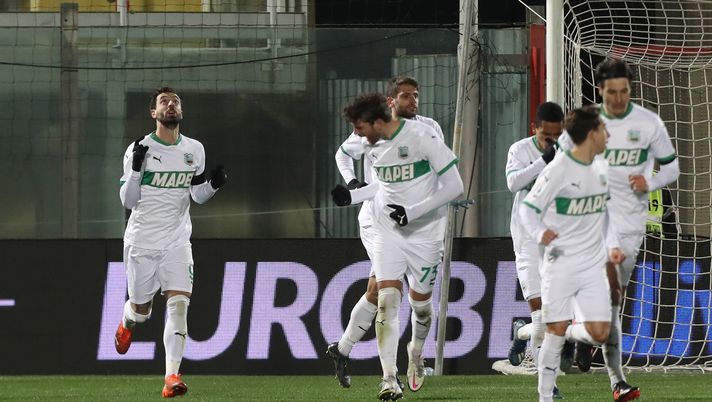 CROTONE, ITALY - FEBRUARY 14: Francesco Caputo of Sassuolo celebrates after scoring his team's second goal during the Serie A match between FC Crotone and US Sassuolo at Stadio Comunale Ezio Scida on February 14, 2021 in Crotone, Italy. (Photo by Maurizio Lagana/Getty Images) Sassuolo, verso il Torino: giornata di riposo per i neroverdi - immagine 1