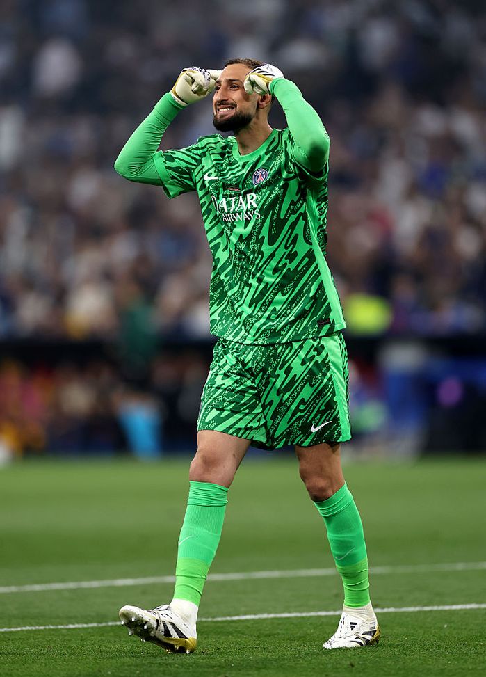 MUNICH, GERMANY - MAY 31: Gianluigi Donnarumma of Paris Saint-Germain celebrates after Desire Doue of Paris Saint-Germain (not pictured) scores his team's second goal during the UEFA Champions League Final 2025 between Paris Saint-Germain and FC Internazionale Milano at Munich Football Arena on May 31, 2025 in Munich, Germany. (Photo by Lars Baron/Getty Images) Enzo Raiola: “Donnarumma può tornare al Milan? Perchè no”- immagine 4