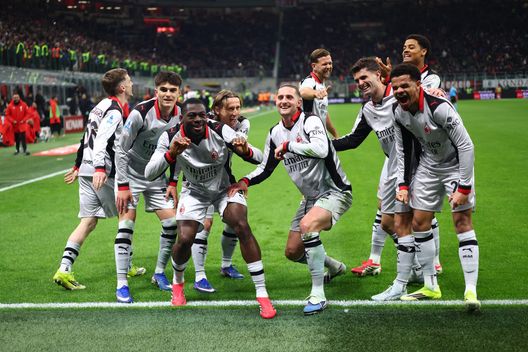 MILAN, ITALY - MARCH 21: Adrien Rabiot of AC Milan celebrates with teammates after scoring his team's second goal during the Serie A match between AC Milan and Torino FC at Giuseppe Meazza Stadium on March 21, 2026 in Milan, Italy. (Photo by Giuseppe Cottini/AC Milan via Getty Images) Milan, pronto al rush finale: per la conferma ecco cosa devi fare- immagine 2