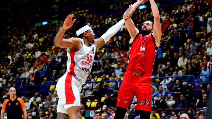 MILAN, ITALY - APRIL 10: Nikola Mirotic, #33 of EA7 Emporio Armani Milan in action during the Turkish Airlines EuroLeague Regular Season Round 34 match between EA7 Emporio Armani Milan and Baskonia Vitoria Gasteiz at Forum on April 10, 2025 in Milan, Italy. (Photo by Luca Sgamellotti/Euroleague / Getty Images) Baskonia-Milano live: streaming gratis e diretta TV del match di Eurolega - immagine 1