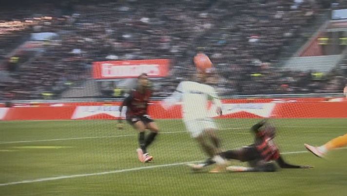 Alvino esplode: “Milan favorito ogni settimana, rigore netto al Sassuolo negato” Alvino esplode: “Milan favorito ogni settimana, rigore netto al Sassuolo negato” - immagine 1